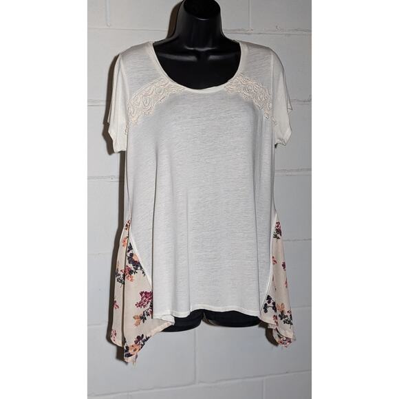 Rue21 Floral Side Panels Lace Back Detail Asymmetrical Hem Short Sleeved Medium - Picture 1 of 5